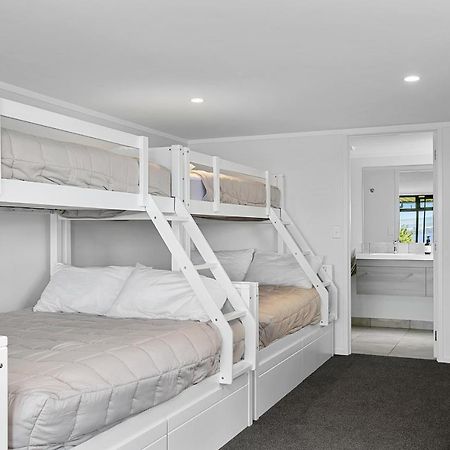 Acacia Bay Bach - Views, Spa & Serenity - Taupo Ngoại thất bức ảnh