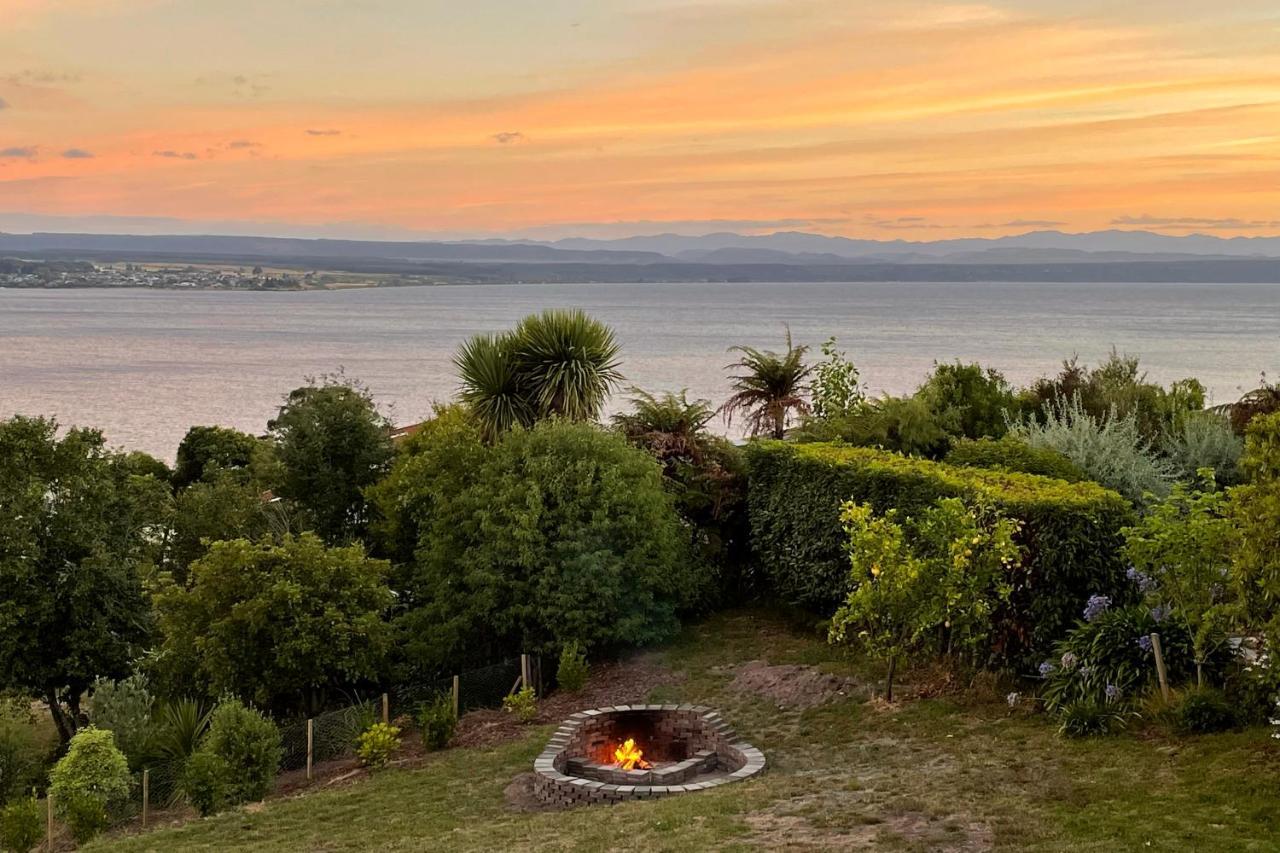 Acacia Bay Bach - Views, Spa & Serenity - Taupo Ngoại thất bức ảnh